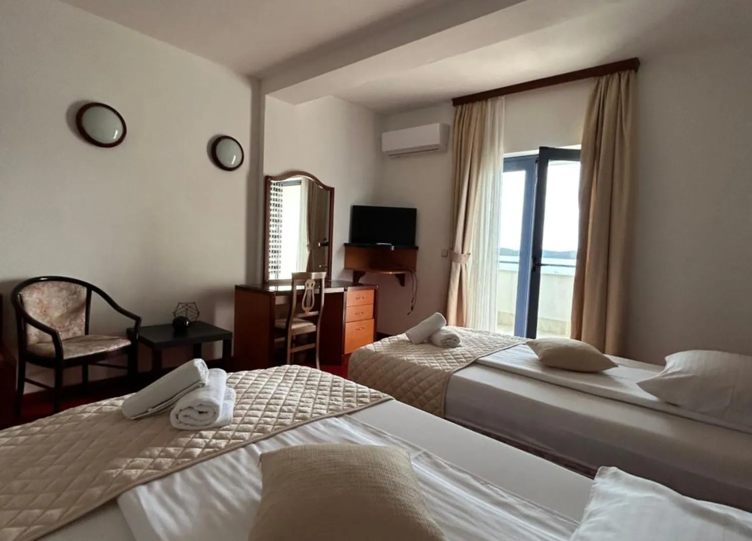 ***  Hotel Bavaria Trogir Donji Seget Hırvatistan